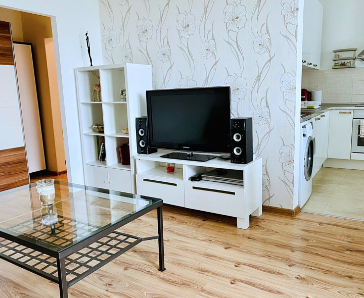 Predaj - svetlý priestranný 3izbový byt s balkónom a pivnicou